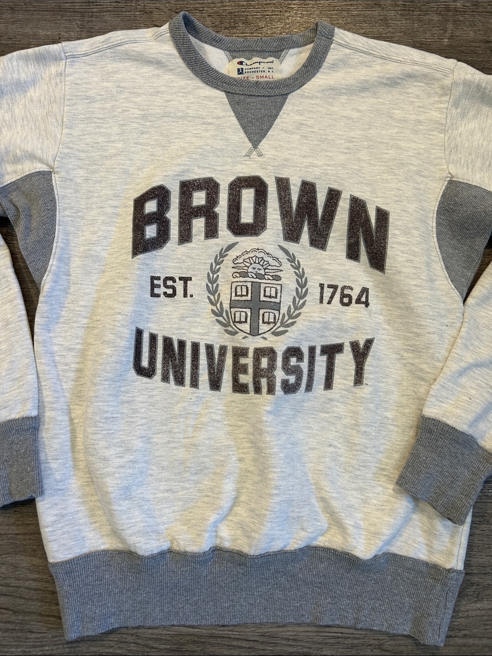 Champion Brown University Reverse Weave Style Crewneck Sweatshirt Small - Picture 2 of 8